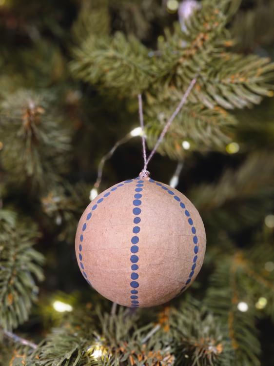 Zawieszka papierowa. bombka - handmade. brązowa w kropki (1).jpg
