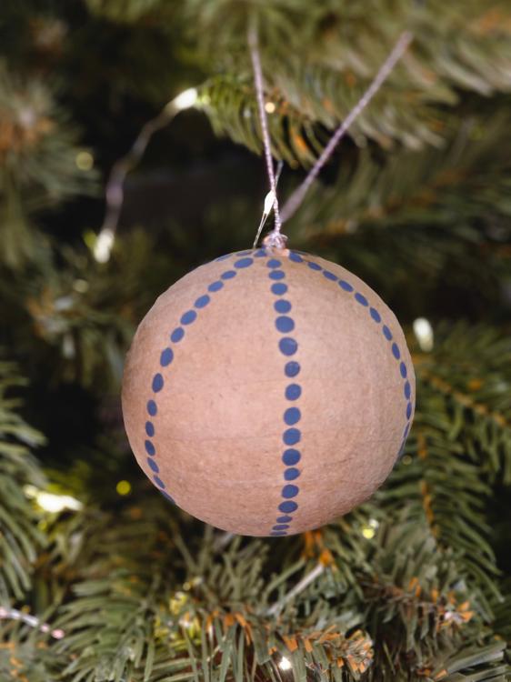 Zawieszka papierowa. bombka - handmade. brązowa w kropki (2).jpg