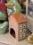Domek ceramiczny z rączką brązowy Nyhavn (3).jpg